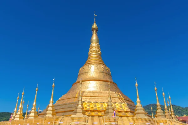 Modelo de templo budista de pagoda Shwedagon en Myanmar — Foto de Stock