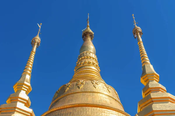 Modelo de templo budista de pagoda Shwedagon en Myanmar — Foto de Stock