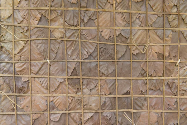 Сухие листья декоративный забор для фона — стоковое фото