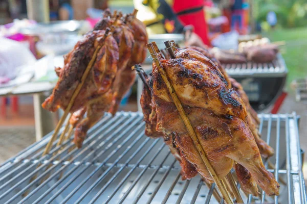 Parrilla de pollo en la estufa comida tailandesa — Foto de Stock