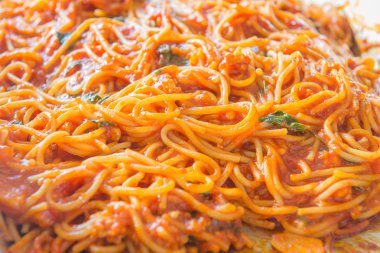 İtalyan spagetti kıyma ve domates sosu ile