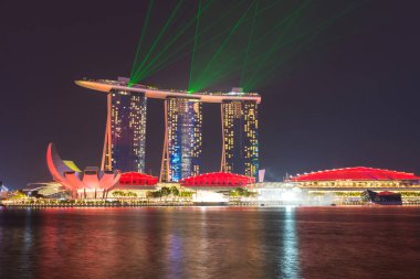Singapur-Şubat 1, 2017: peyzaj Marina geceleri Singapur'da defne