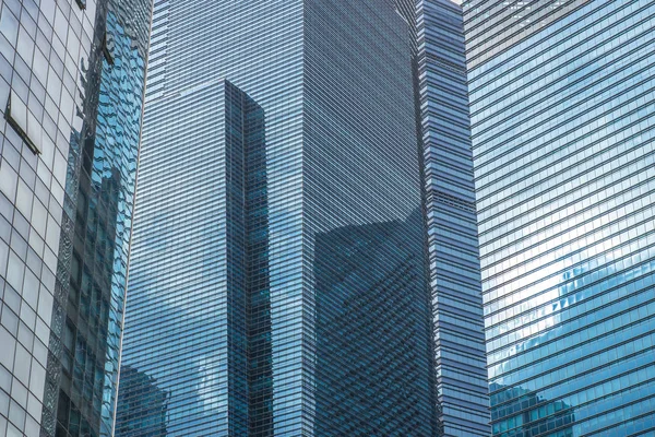 Balkong i modern lägenhet byggnad i stadens centrum — Stockfoto