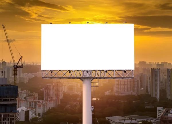 Billboard lub reklama plakat na autostradzie na ogłoszenie con — Zdjęcie stockowe