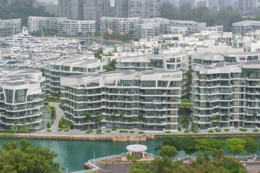 Singapur Nehri şehir merkezinde çatıdan bir gökdelen Üstten Görünüm