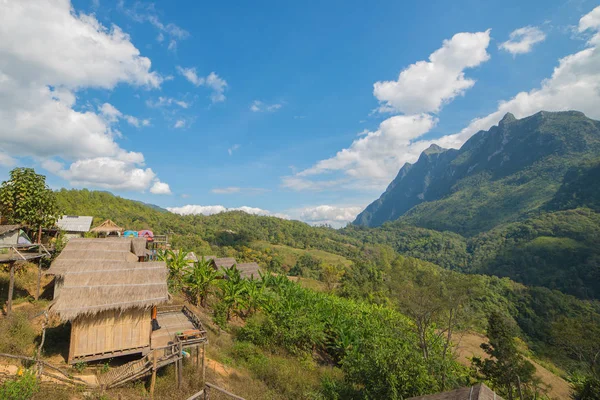 Landscape of hut in Mountain valley at Doi Luang Chiang Dao, Chi — Stock Photo, Image