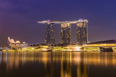 Singapur-Mayıs 1, 2017: peyzaj Marina Singapur'da defne 