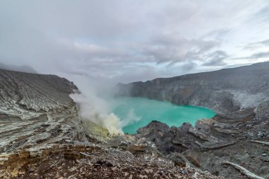 Kawah Ijen'de volkan Banyuwangi Regency bir değişken bir Stratovolkan dır 