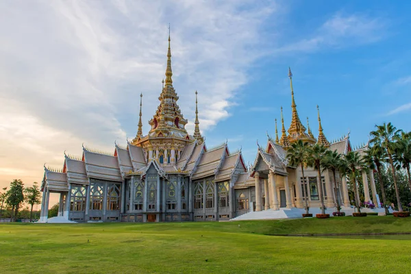 Monumento de wat Thai, Hermoso templo en Tailandia — Foto de Stock