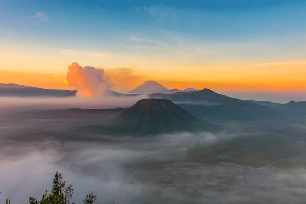Monte Bromo volcán (Gunung Bromo) en Bromo Tengger Semeru Natio —  Fotos de Stock