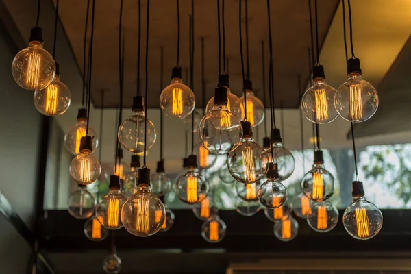 Dekorasi cahaya Vintage yang indah untuk interior bangunan — Stok Foto