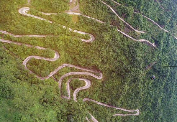 Cable car with winding and curves road in  Tianmen mountain zhan — Stock Photo, Image