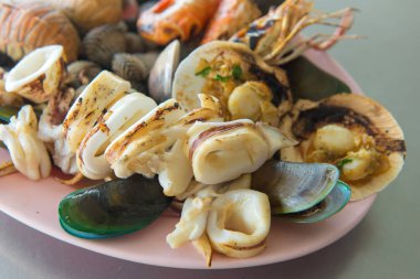 Kabuklu deniz hayvanları kabuklu ıstakoz ve midye deniz ürünleri ızgara