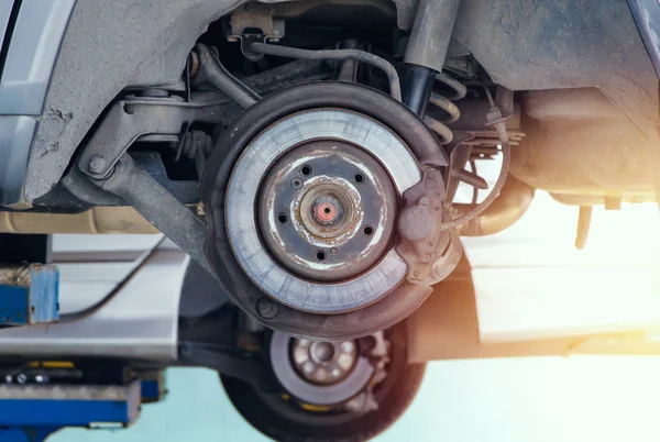 Car brake repair under repair on hoist at service station — Stock Photo, Image