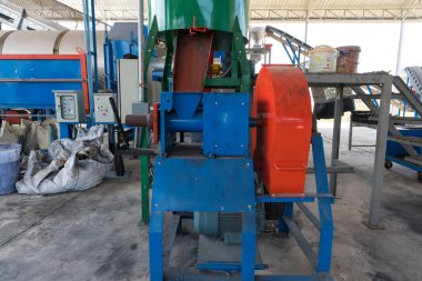 Ahşap kömür üretim fabrikası çöpten