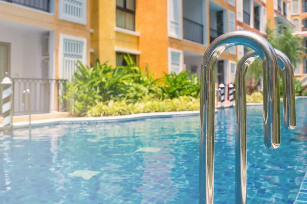 Piscine Bleue Hôtel Avec Escalier — Photo