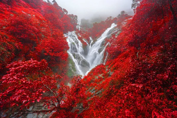 PiTuGro waterfall is often called the Heart shaped waterfalls Um — Stock Photo, Image