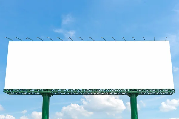 Blank billboard ready for new advertisement against blue sky — Stock Photo, Image