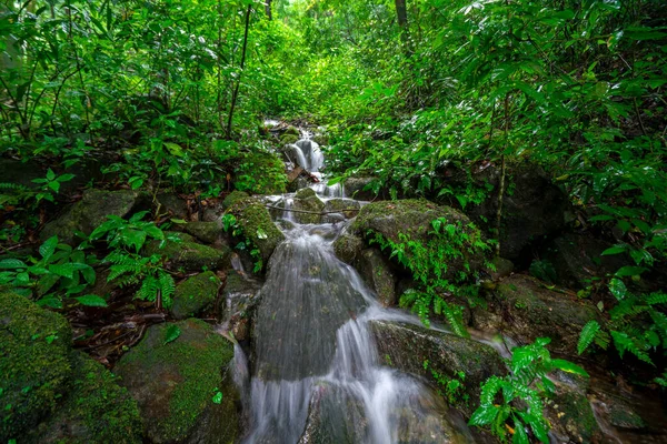 Pitugro Cachoeira Muitas Vezes Chamado Cachoeiras Forma Coração Umphang Tailândia — Fotografia de Stock
