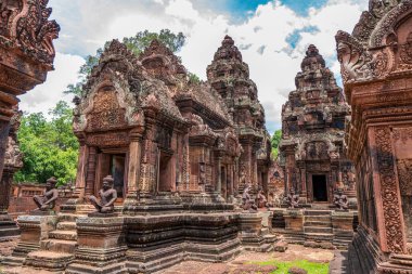 Banteay Srei kale veya Banteaysrei Khmer tapınakta Angkor, siem biçmek Kamboçya.