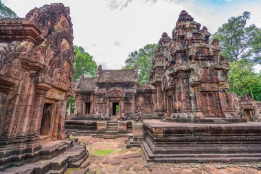 Banteay Srei kale veya Banteaysrei Khmer tapınakta Angkor, siem biçmek Kamboçya.