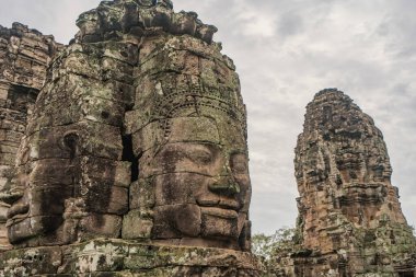 Siem Kamboçya 'daki Angkor' daki Bayon Kalesi veya Prasat Bayon Khmer Tapınağı.