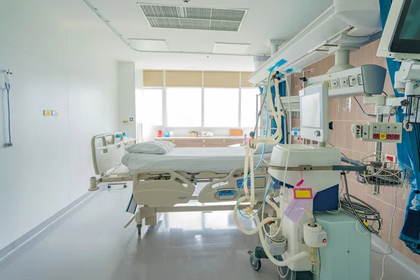 Cama Paciente Ajustável Vazia Quarto Hospital Para Tratamento Médico Reabilitação — Fotografia de Stock