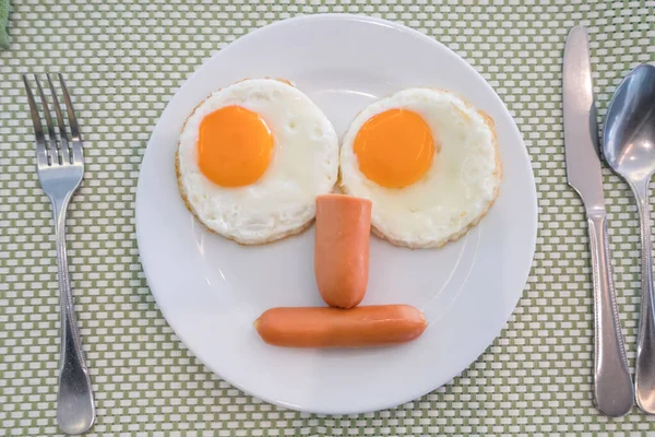 Happy Face Frying Eggs Mit Kaffee Zum Frühstück — Stockfoto