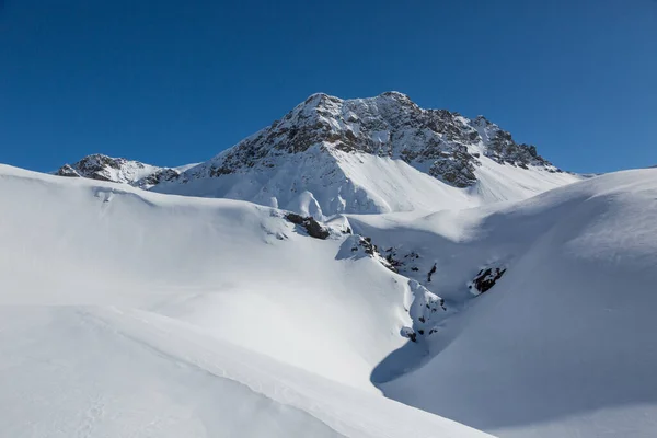 Topp Valbellahorn Berg Nära Arosa Vintern Med Snö Och Blå — Stockfoto