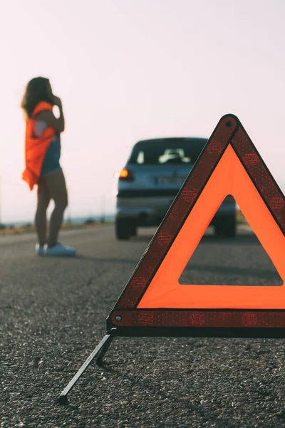 Triangle signaling for car breakdown