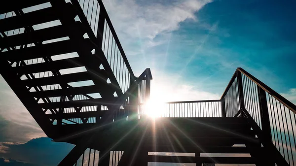 Außen Eisentreppe Schwarze Farbe Stahlstruktur Architektur Konstruktion Über Sonnenlicht Mit — Stockfoto