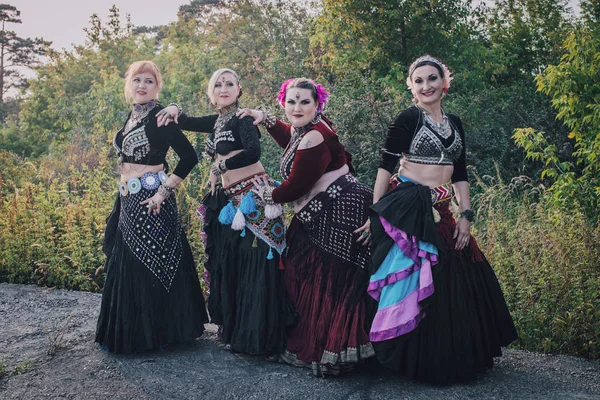 Danseurs Tribaux Dans Forêt — Photo