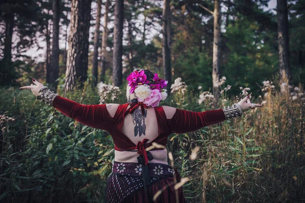 Danseurs Tribaux Dans Forêt — Photo