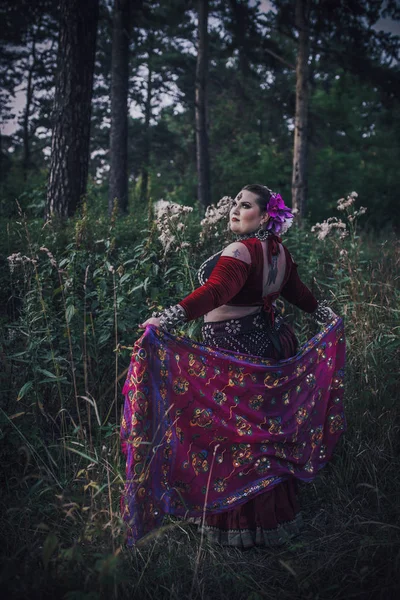 Племенные Танцоры Лесу — стоковое фото
