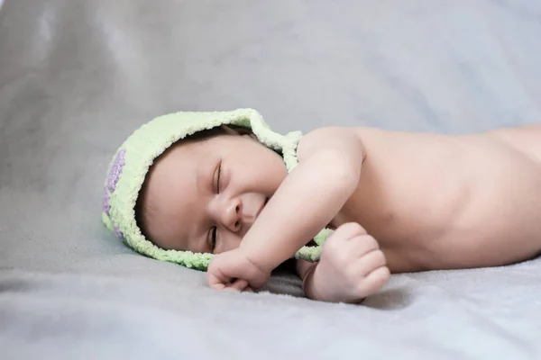Menembak Bayi Yang Baru Lahir Untuk Seorang Gadis — Stok Foto