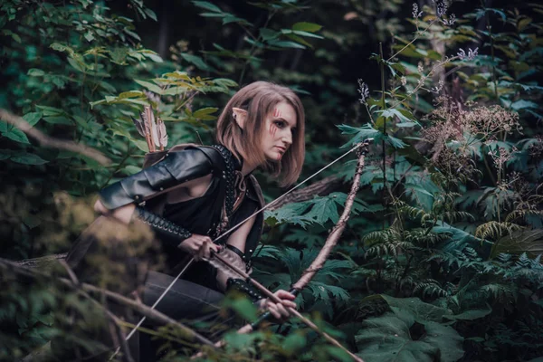 Elfe Archer Dans Forêt — Photo