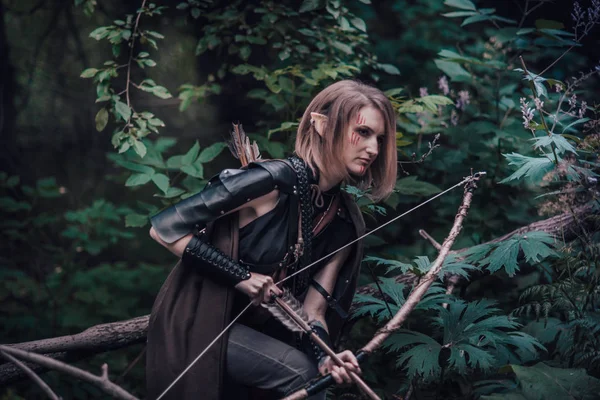 Elfe Archer Dans Forêt — Photo