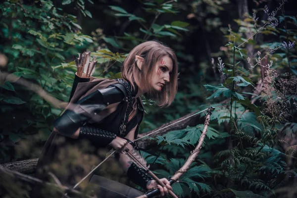 Elfe Archer Dans Forêt — Photo