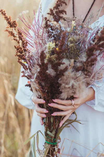 Pregnant Mom Field — Stock Photo, Image