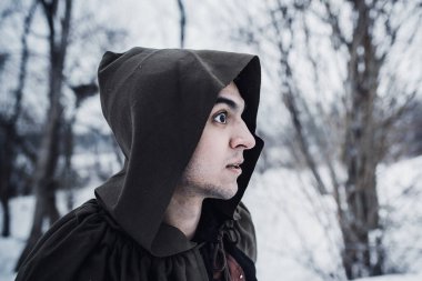 Kılıçlı bir kış şövalyesi