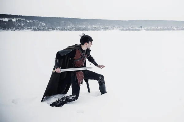 Winterritter Mit Schwert — Stockfoto