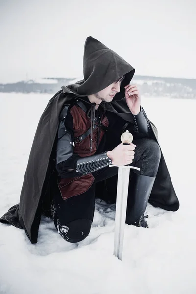 Зимний Рыцарь Мечом — стоковое фото