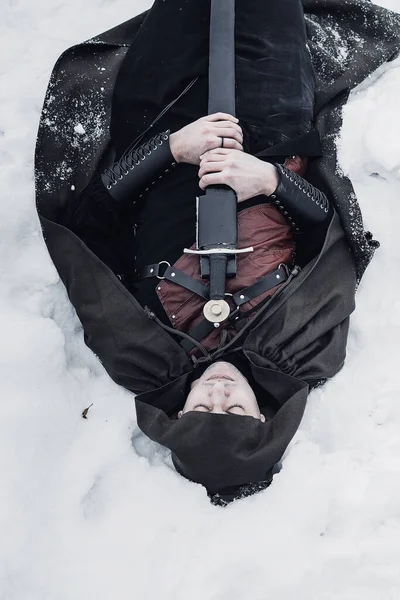 Zimowy Rycerz Mieczem — Zdjęcie stockowe