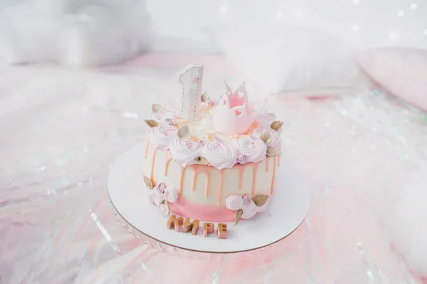 女の子のケーキ1年分 — ストック写真