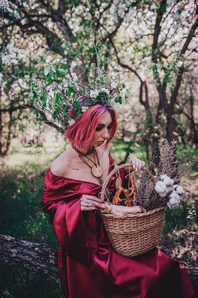 Fille Cheveux Rouges Roux Sous Forme Druide Dans Les Pommiers — Photo