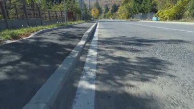 Bulgar Köyü 'nün kırsal kesiminde görülen duruşmada beyaz çizginin ardından