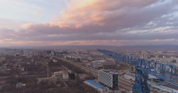 Schöne Landschaft von Sofia, Bulgarien mit malerischen Wolken bei Sonnenuntergang — Stockvideo