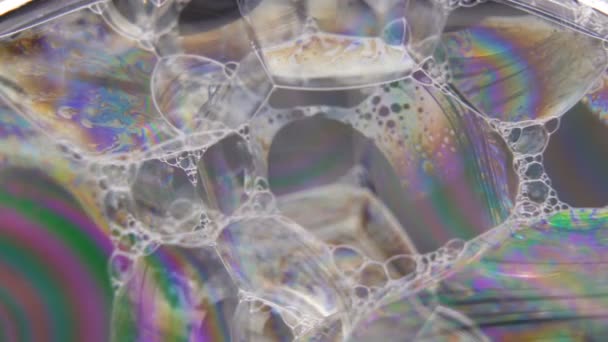 Velké barevné bubliny odrážející magický tok. Abstraktní pozadí — Stock video
