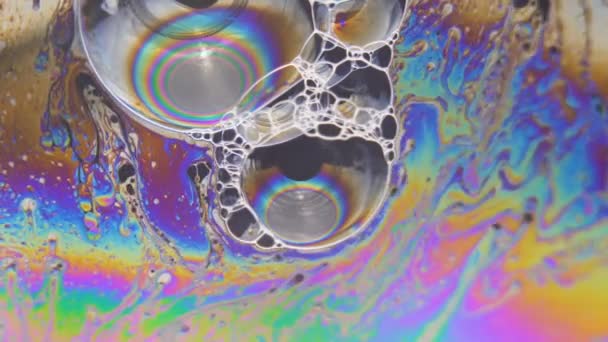 Abstrakta flytande ljusformer Färgglada vätskeflöde runt stora bubblor — Stockvideo