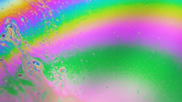 Bubbles swirling in Rainbow liquid colors. Dreamy hypnotic abstract background — Stock Video